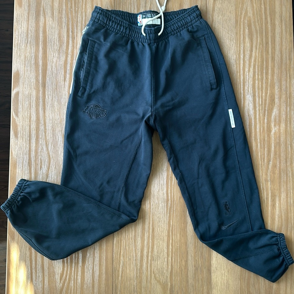 Lakers Nike Dri-Fit sweatpants joggers - size M